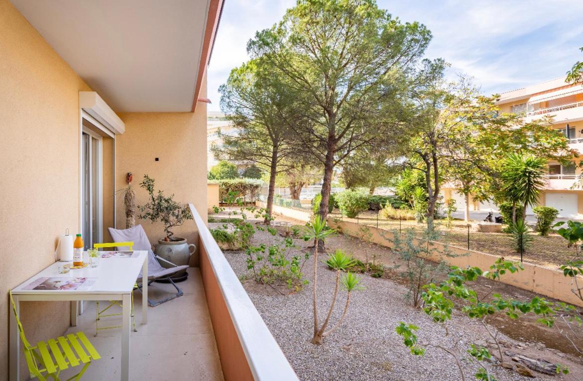 Joli T2 Tres Proche De La Plage De Frejus Exterior photo